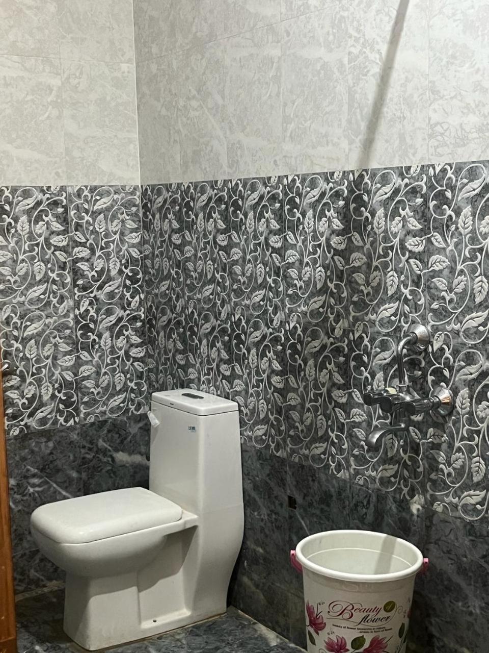 Kashi Inn Waranasi Zewnętrze zdjęcie